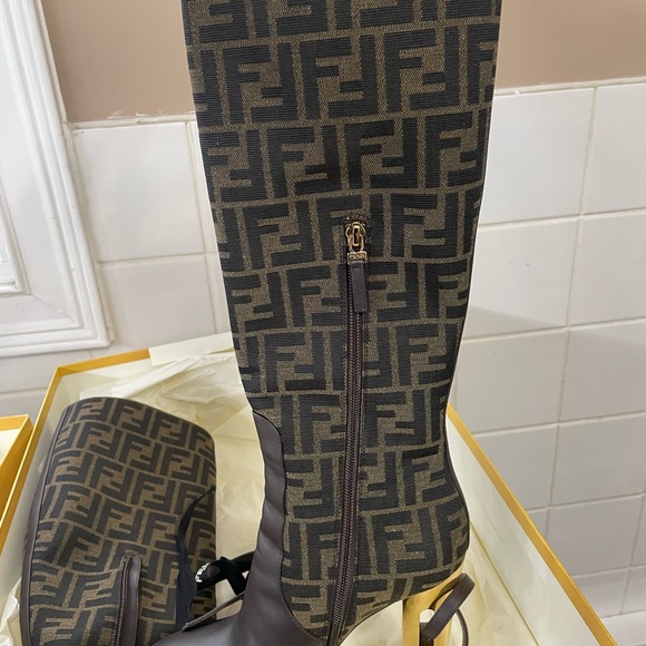 Fendi boots - Picture 6 of 6